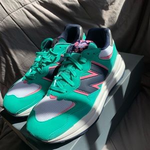 Brand new women’s New Balance size 8